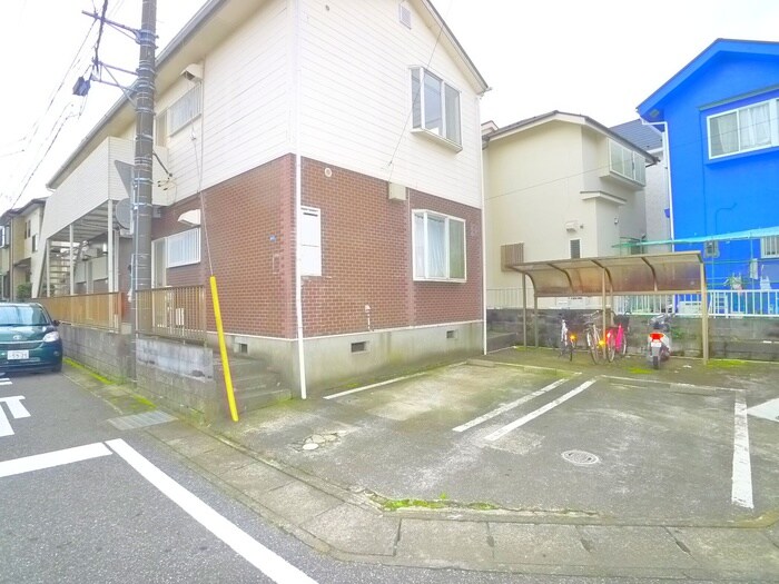 物件外観写真4　(駐車場)