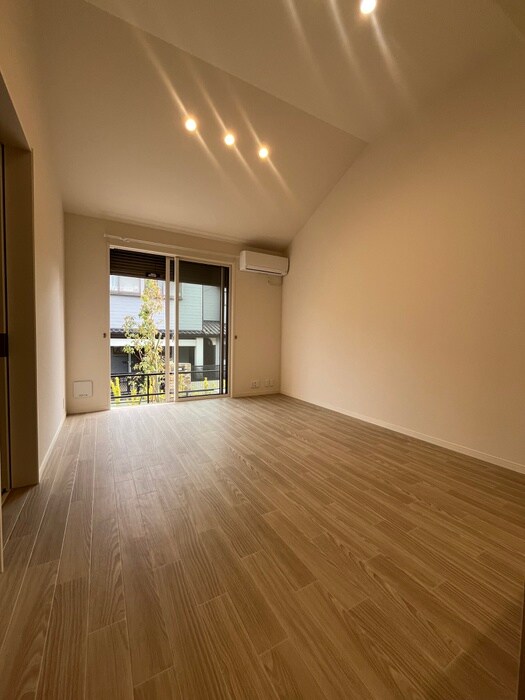 物件内観写真5　(室内からの展望)