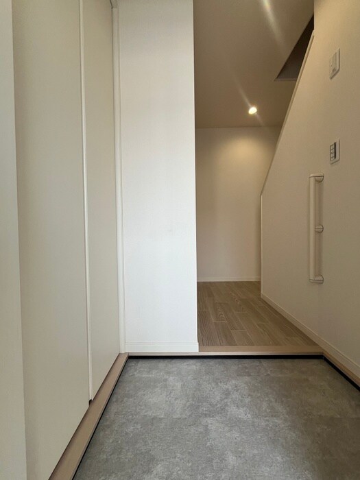 物件内観写真17　(玄関)