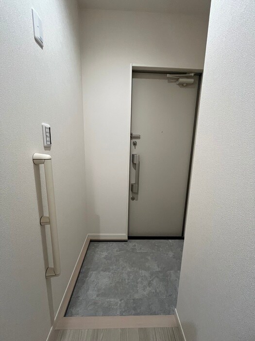 物件内観写真18　(玄関)