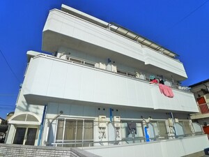 ブロ－ドフラット外観写真