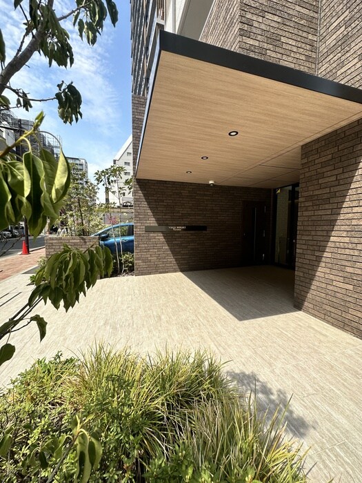 物件外観写真2　(エントランス部分)