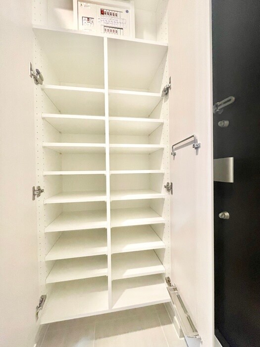 物件内観写真8　(靴箱)
