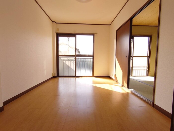 物件内観写真4　(居室)