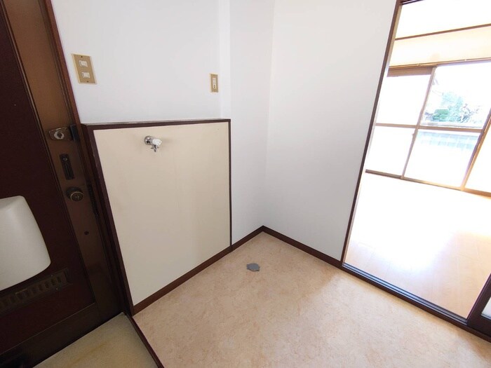 物件内観写真12　(洗濯機置場)