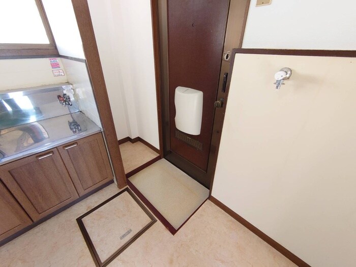 物件内観写真16　(玄関)