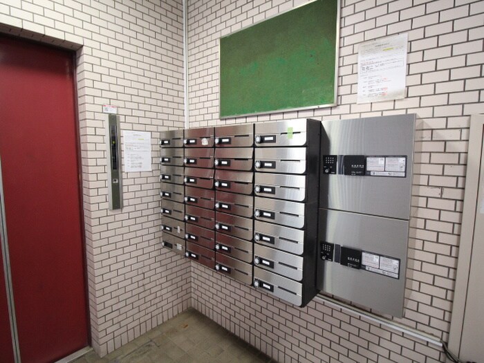 物件外観写真5　(エントランス部分)