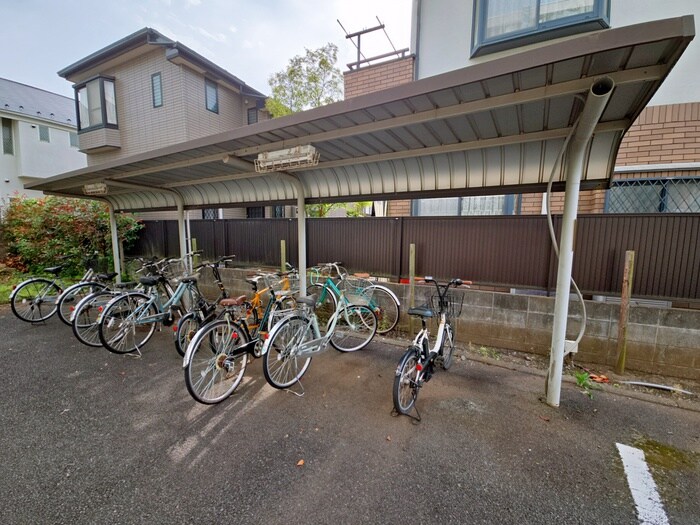 物件外観写真6　(駐輪場)