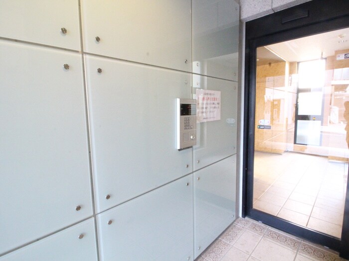 物件外観写真6　(エントランス部分)