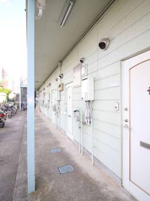 物件外観写真4　(エントランス部分)