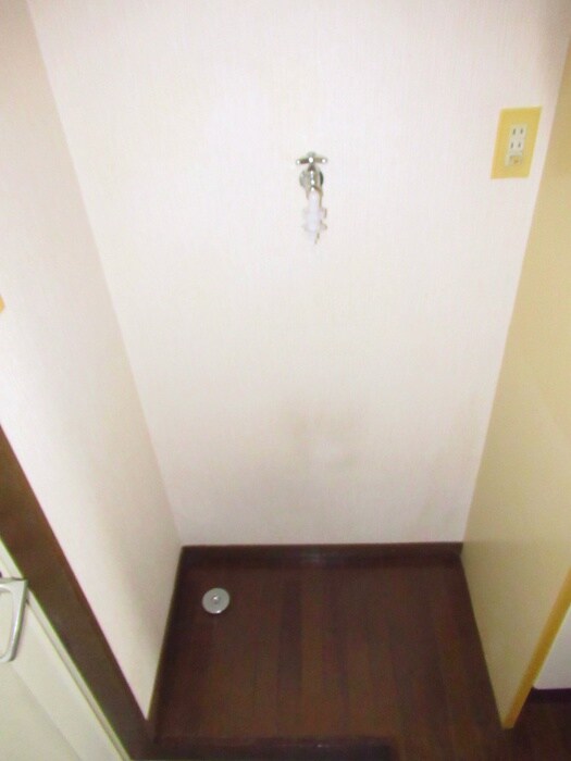 物件内観写真12　(洗濯機置場)