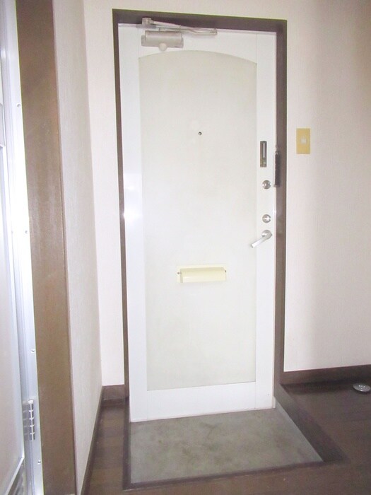 物件内観写真13　(玄関)