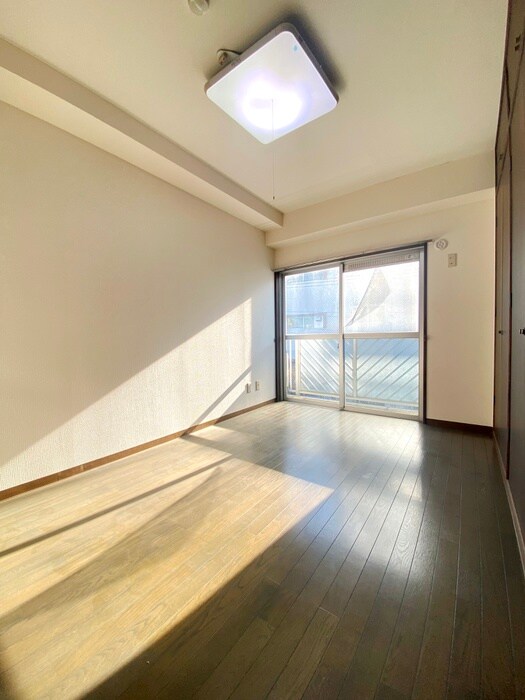 物件内観写真7　(室内からの展望)