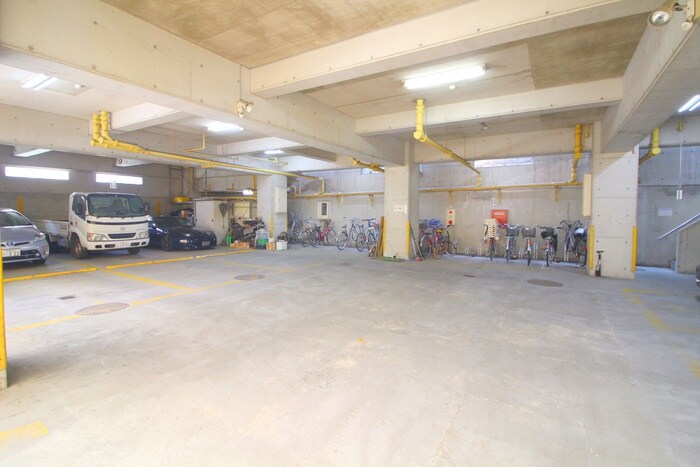 物件外観写真3　(駐車場)