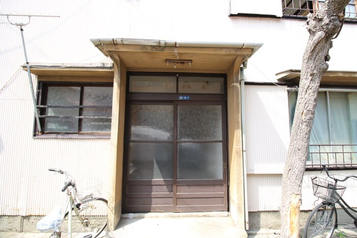 物件外観写真6　(エントランス部分)