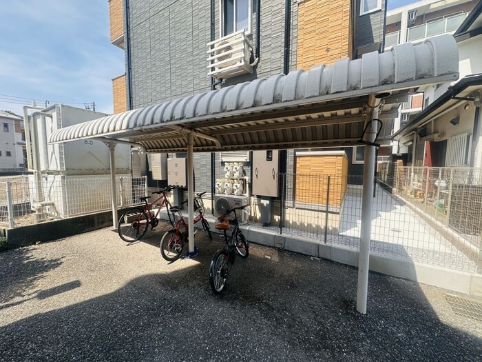 物件外観写真3　(駐輪場)