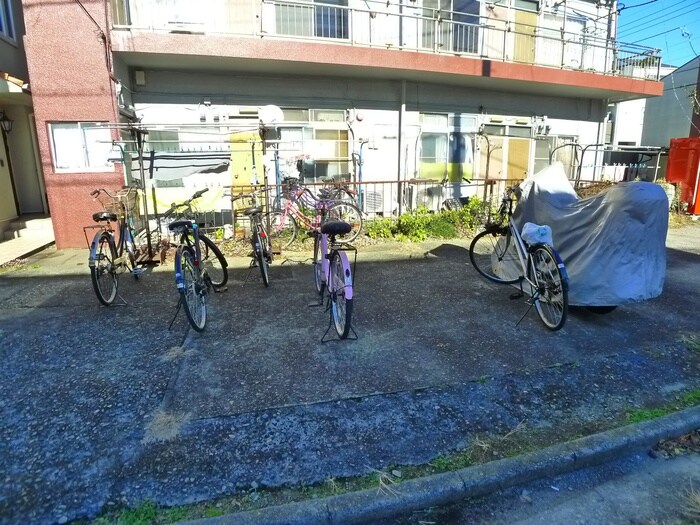 物件外観写真4　(駐輪場)