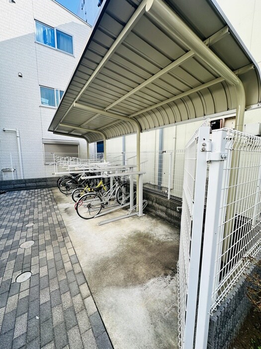 物件外観写真5　(駐輪場)