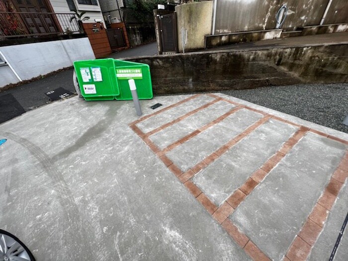 物件外観写真5　(駐輪場)