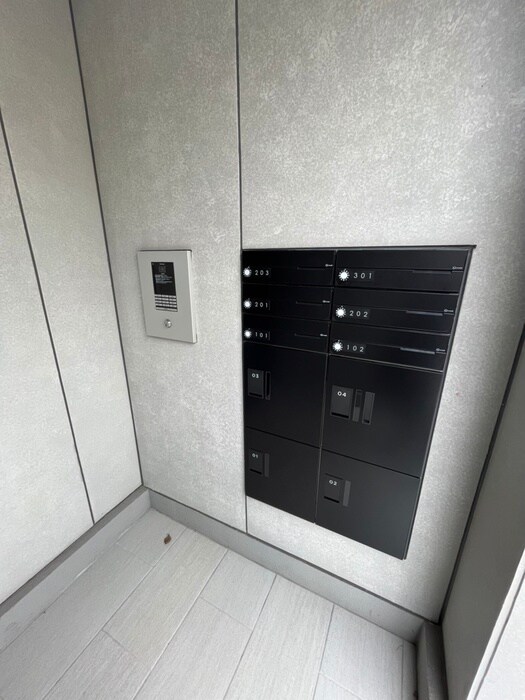 物件外観写真3　(エントランス部分)