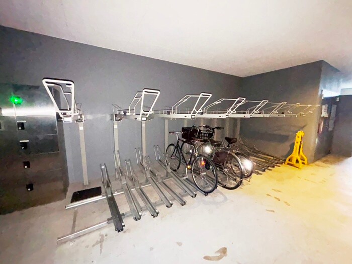 物件外観写真3　(駐輪場)