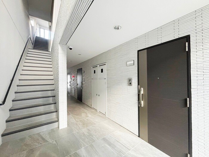 物件外観写真5　(エントランス部分)