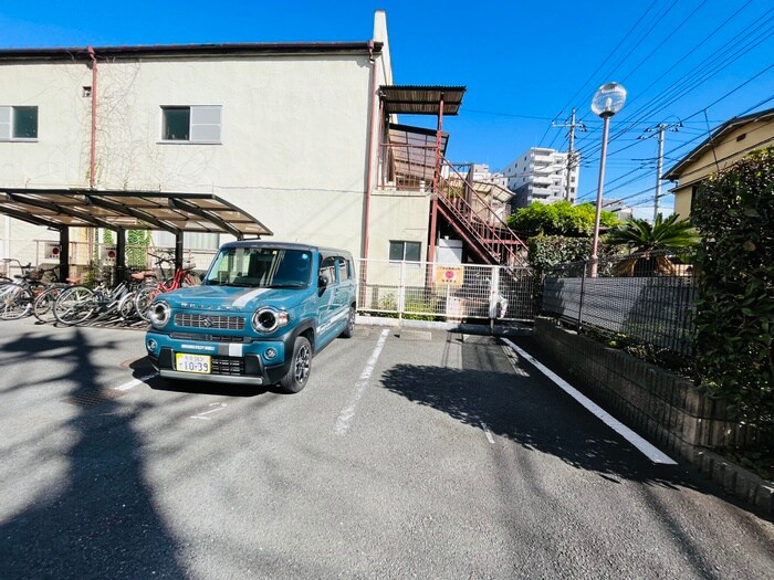 物件外観写真6　(駐車場)
