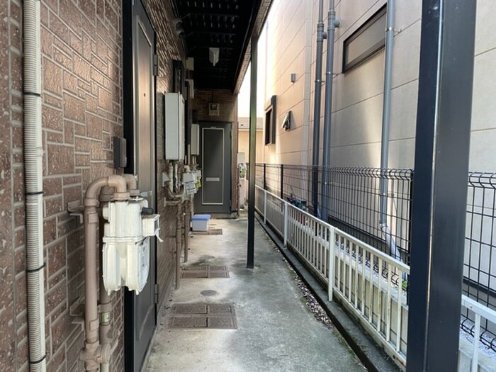 物件外観写真6　(エントランス部分)