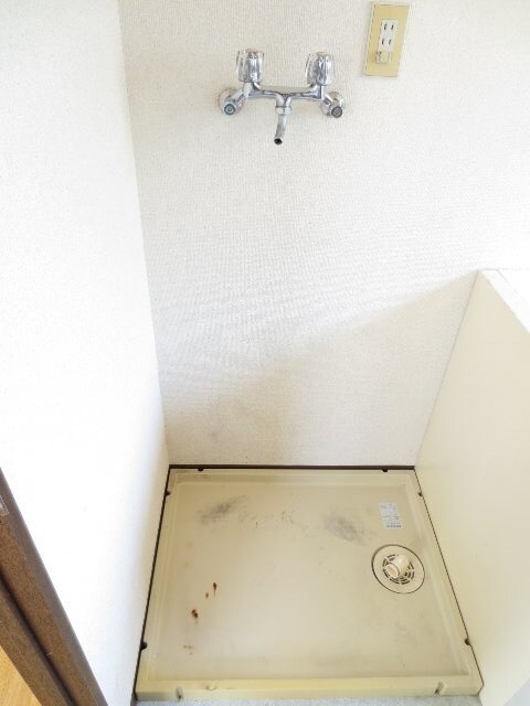 物件内観写真14　(洗濯機置場)