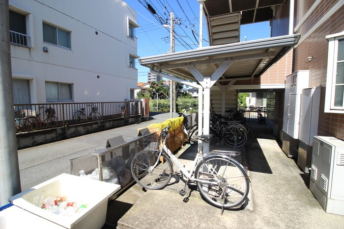 物件外観写真4　(駐輪場)