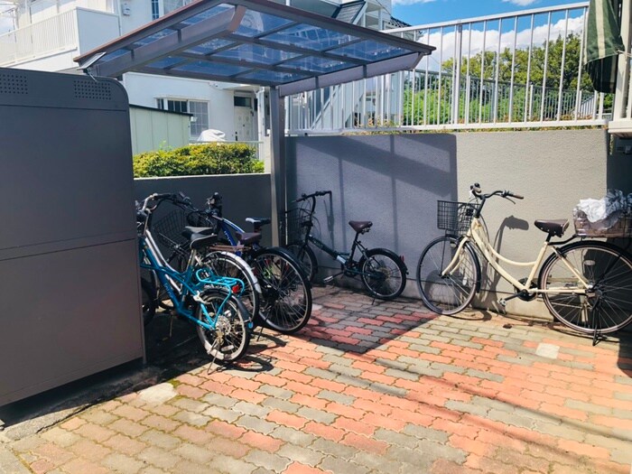 物件外観写真3　(駐輪場)