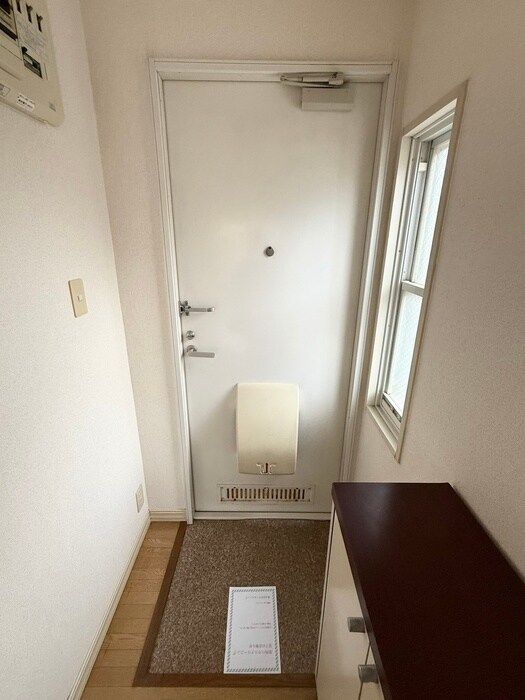 物件内観写真18　(玄関)