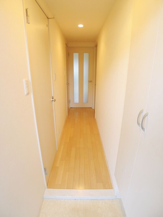 物件内観写真4　(玄関)