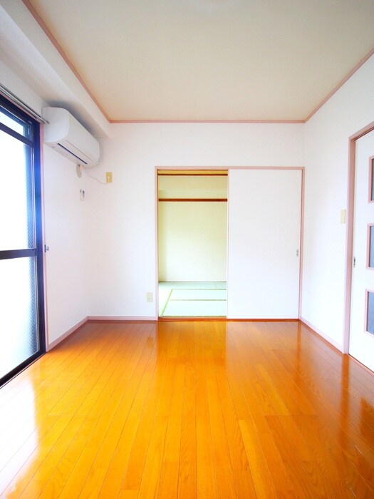 物件内観写真8　(居室)