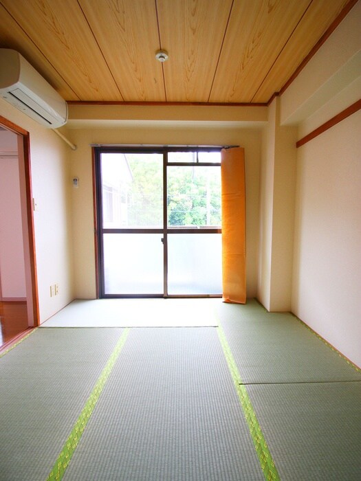 物件内観写真11　(室内からの展望)