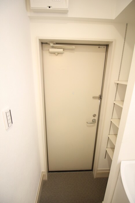 物件内観写真7　(玄関)