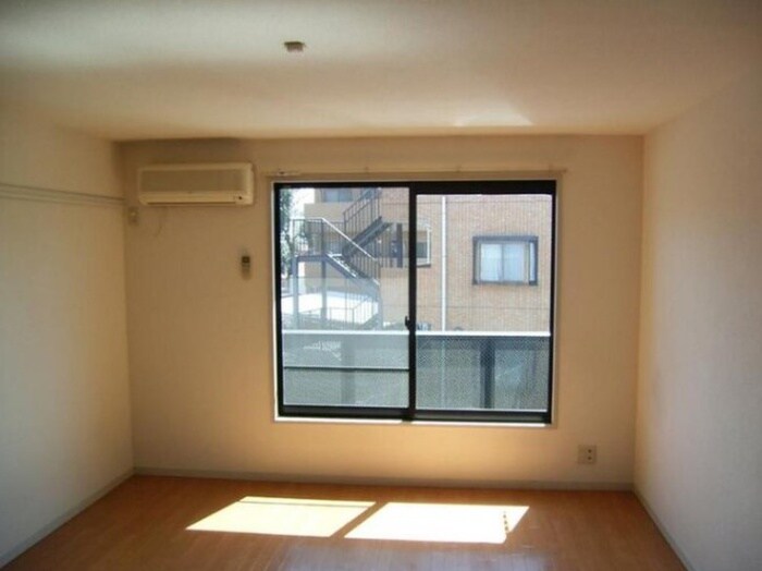 物件内観写真3　(居室)