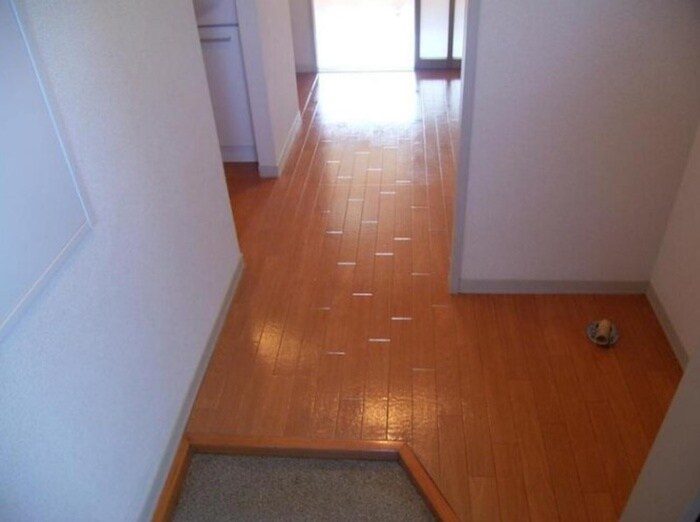 物件内観写真10　(玄関)