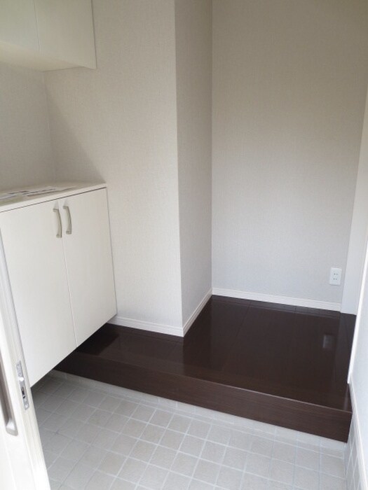 物件内観写真16　(玄関)