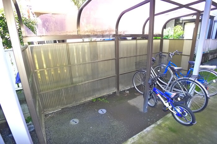 物件外観写真6　(駐輪場)
