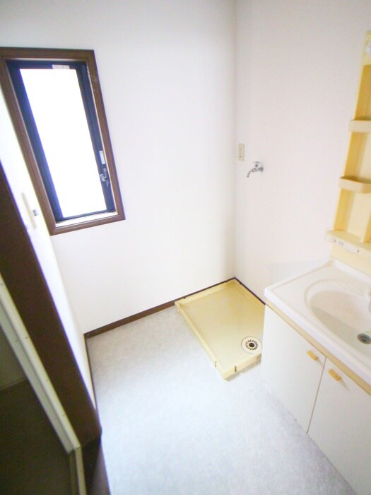 物件内観写真13　(洗濯機置場)