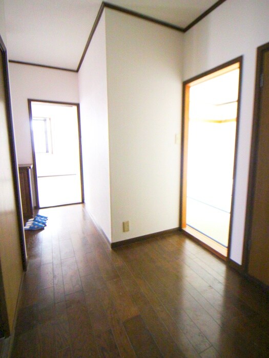 物件内観写真18　(廊下)