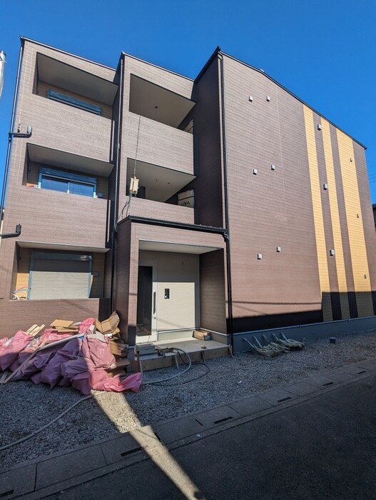 物件外観写真2　(エントランス部分)