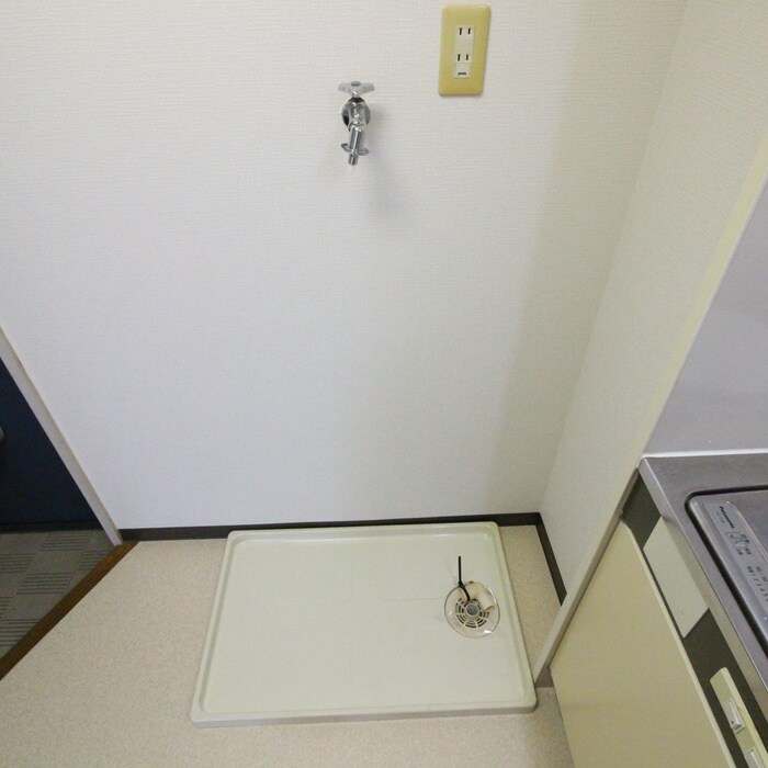 物件内観写真15　(洗濯機置場)