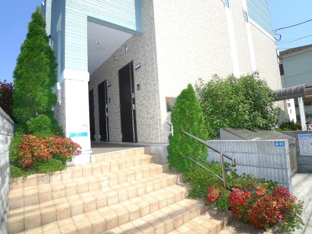 物件外観写真2　(エントランス部分)