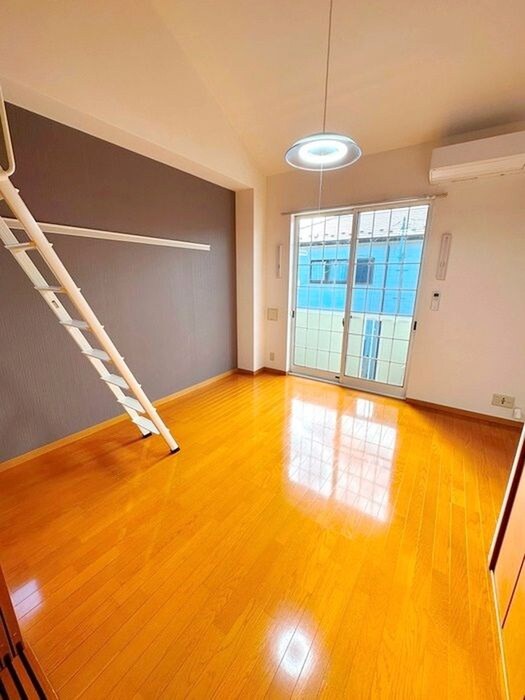 物件内観写真6　(室内からの展望)