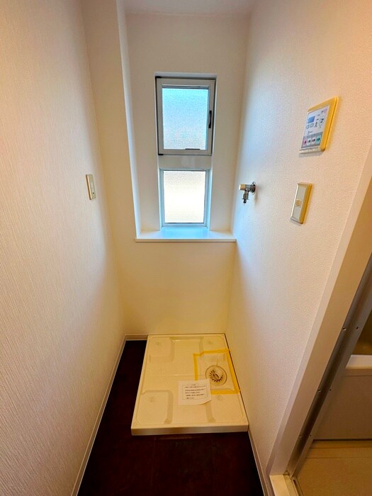 物件内観写真11　(洗濯機置場)