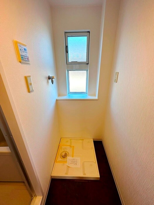 物件内観写真14　(洗濯機置場)