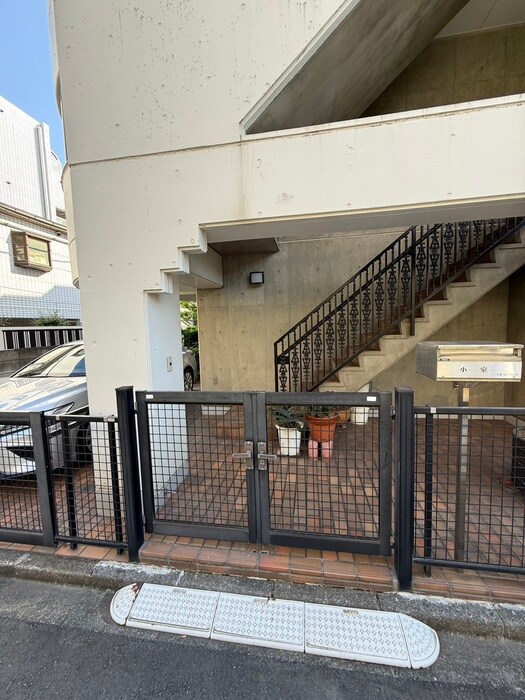 物件外観写真4　(エントランス部分)