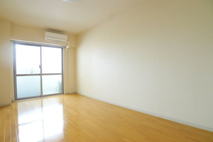 物件内観写真7　(室内からの展望)